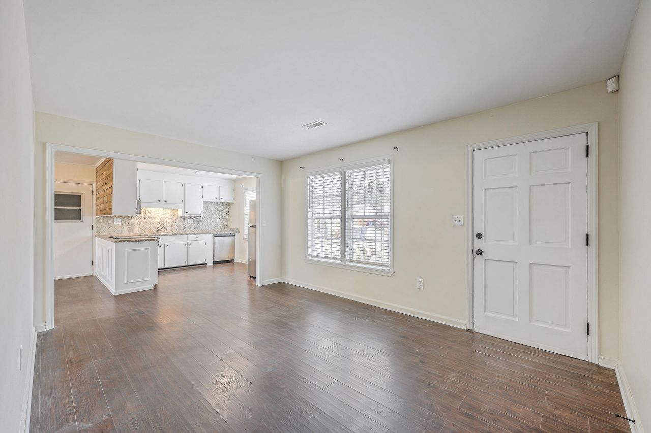 7645 Knollwood Drive Photo 5