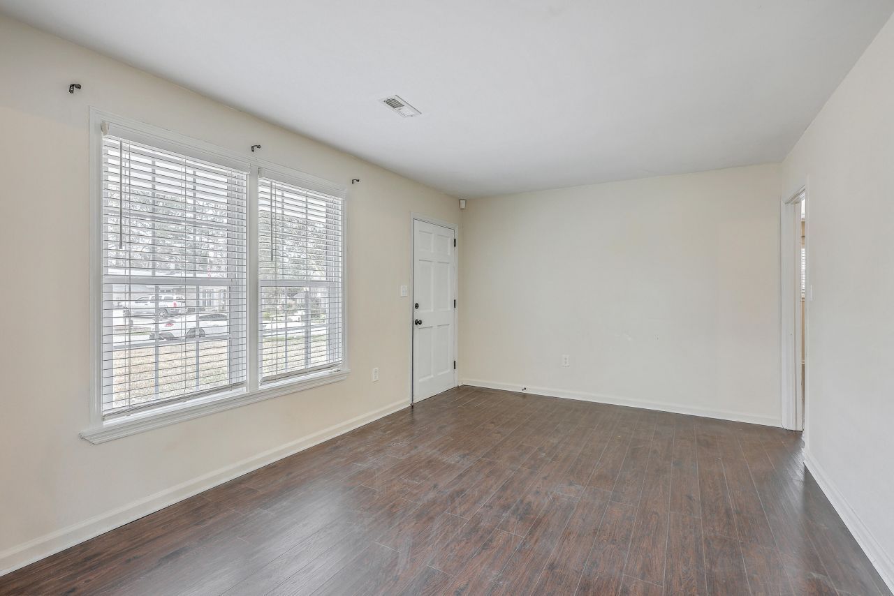 7645 Knollwood Drive Photo 6