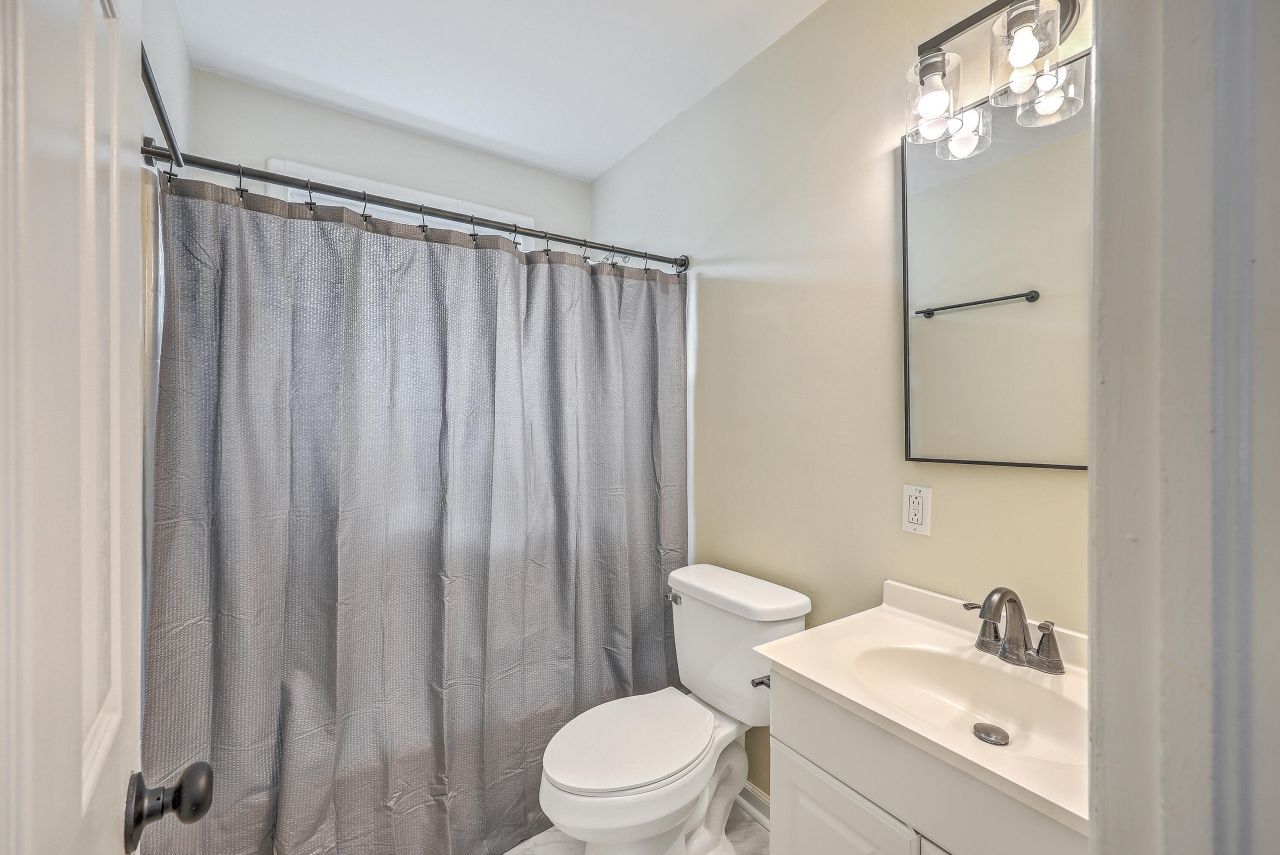 7645 Knollwood Drive Photo 8