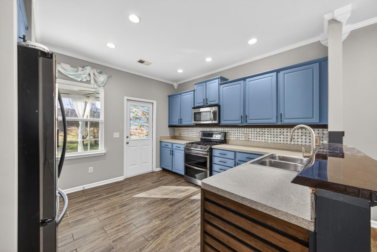 4829 Hawkins Drive Photo 5