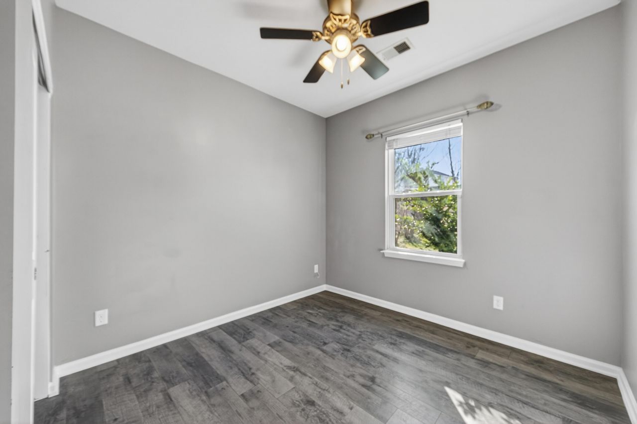 4829 Hawkins Drive Photo 7