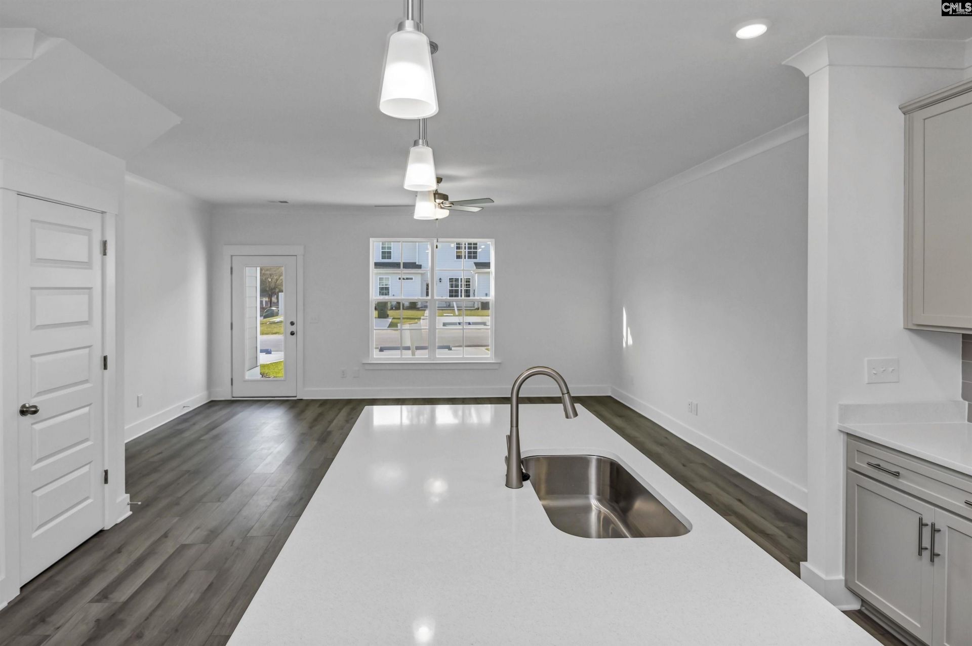 506 Adelaide Court Photo 12