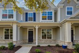 506 Adelaide Court photo 4