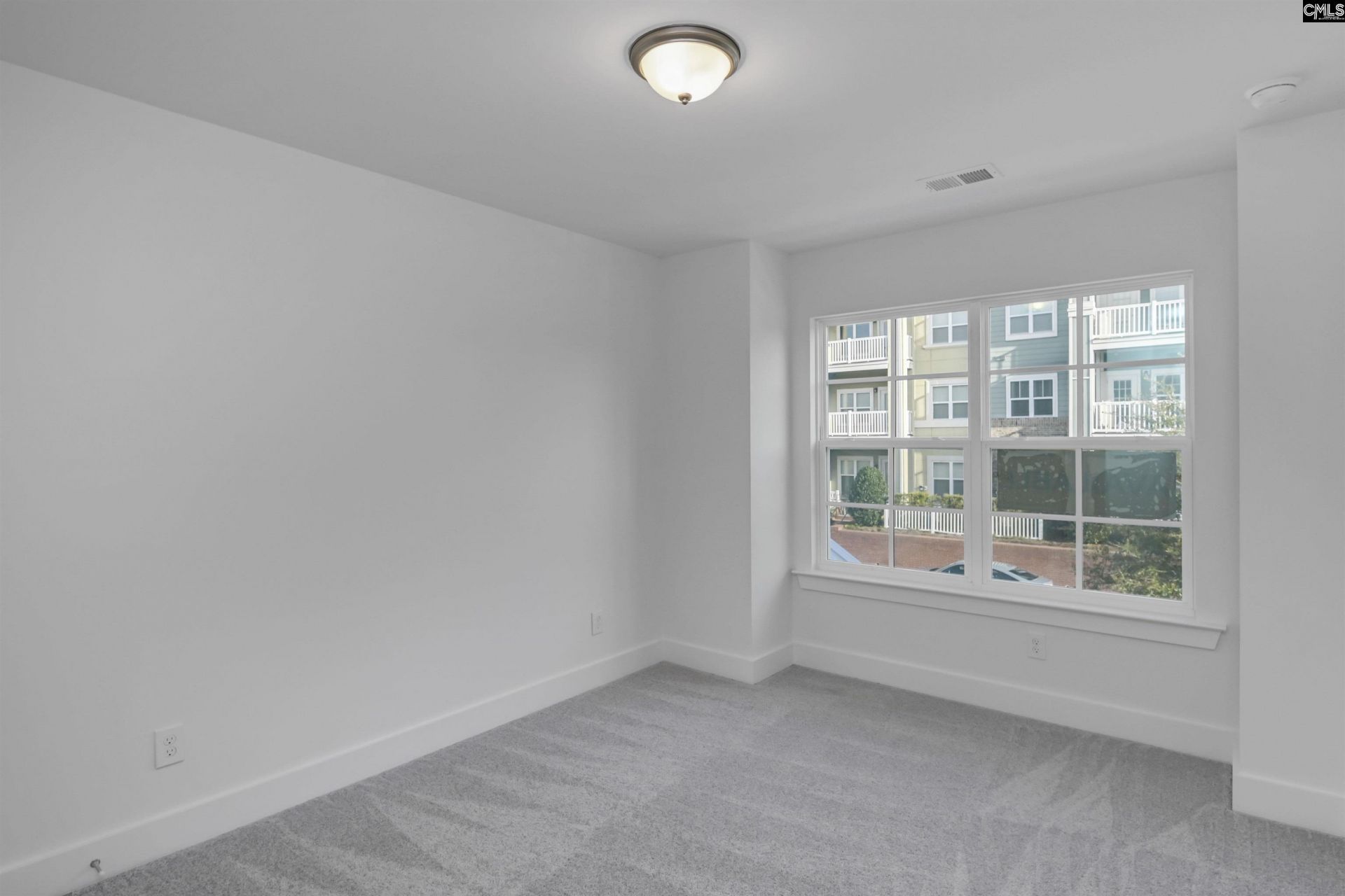 506 Adelaide Court Photo 28