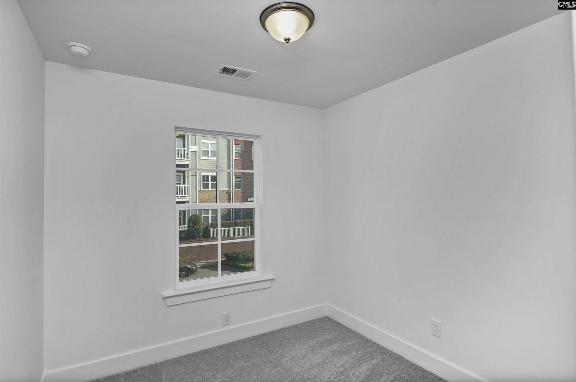 506 Adelaide Court Photo 32