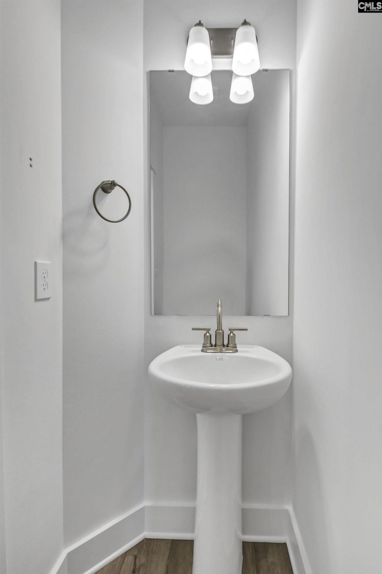 506 Adelaide Court Photo 7