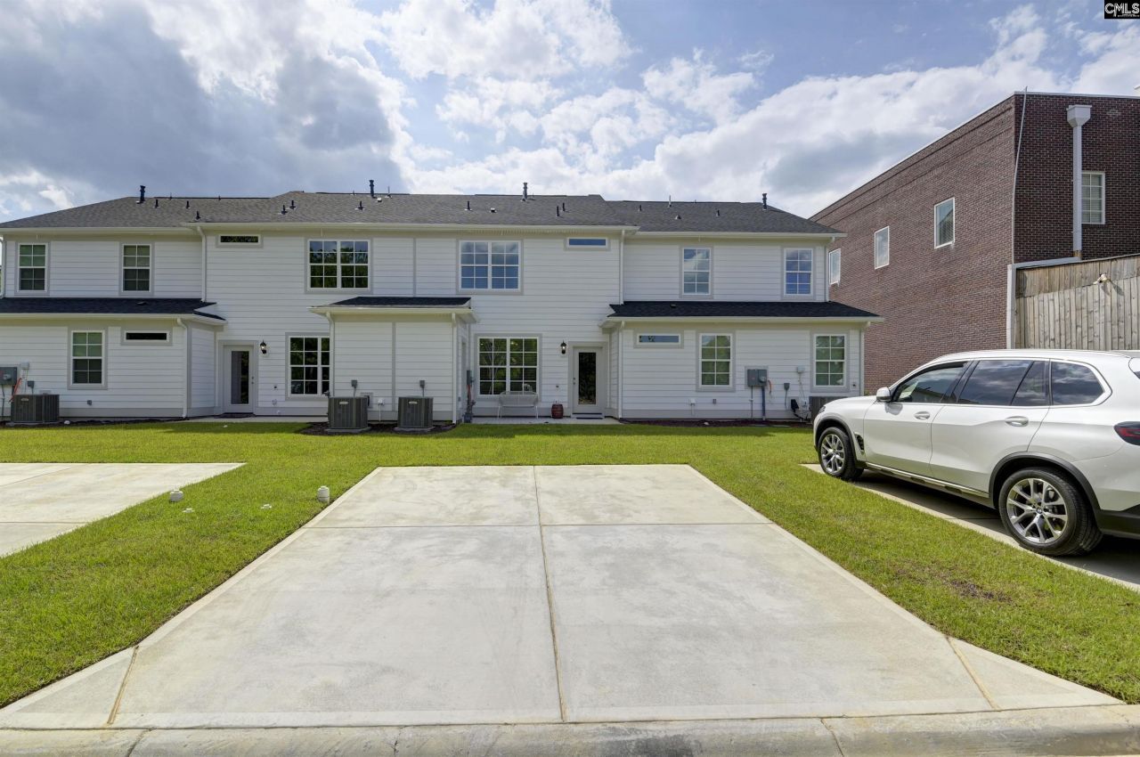 504 Adelaide Court Photo 5