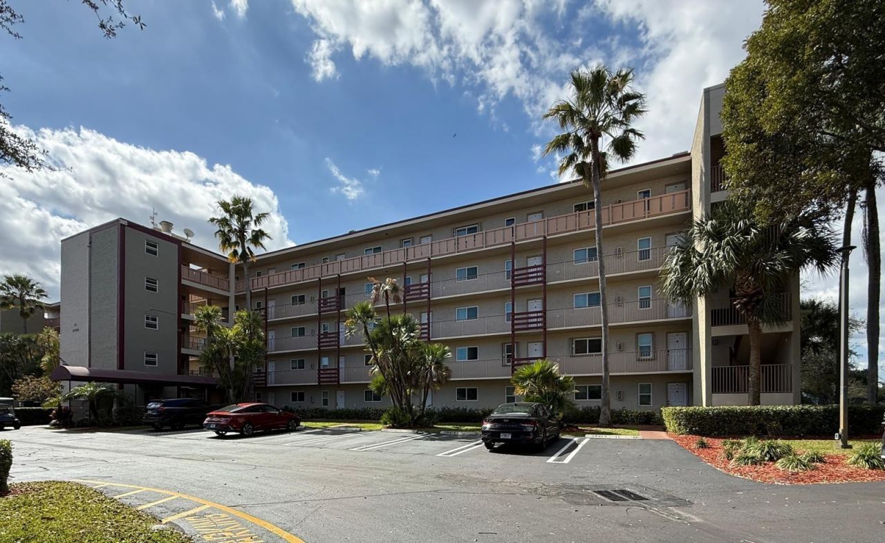 2106 S Cypress Bend Drive, Unit 210, Pompano Beach, FL 33069 Photo