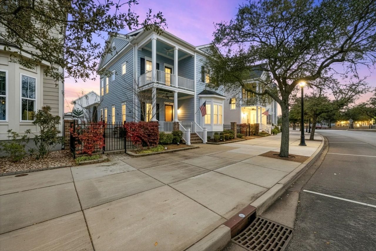 866 Farrow Pkwy. Photo 1