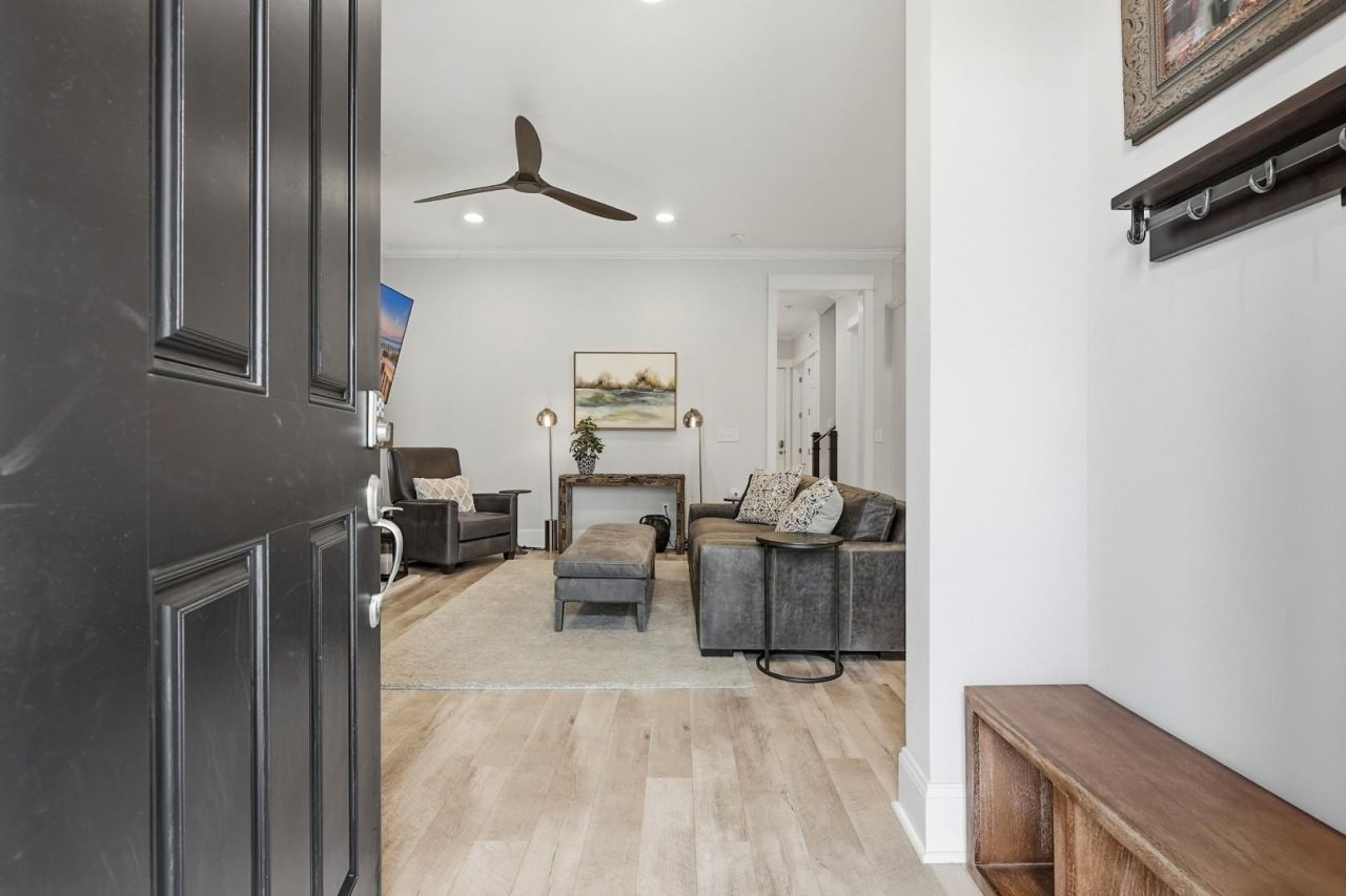 866 Farrow Pkwy. Photo 4