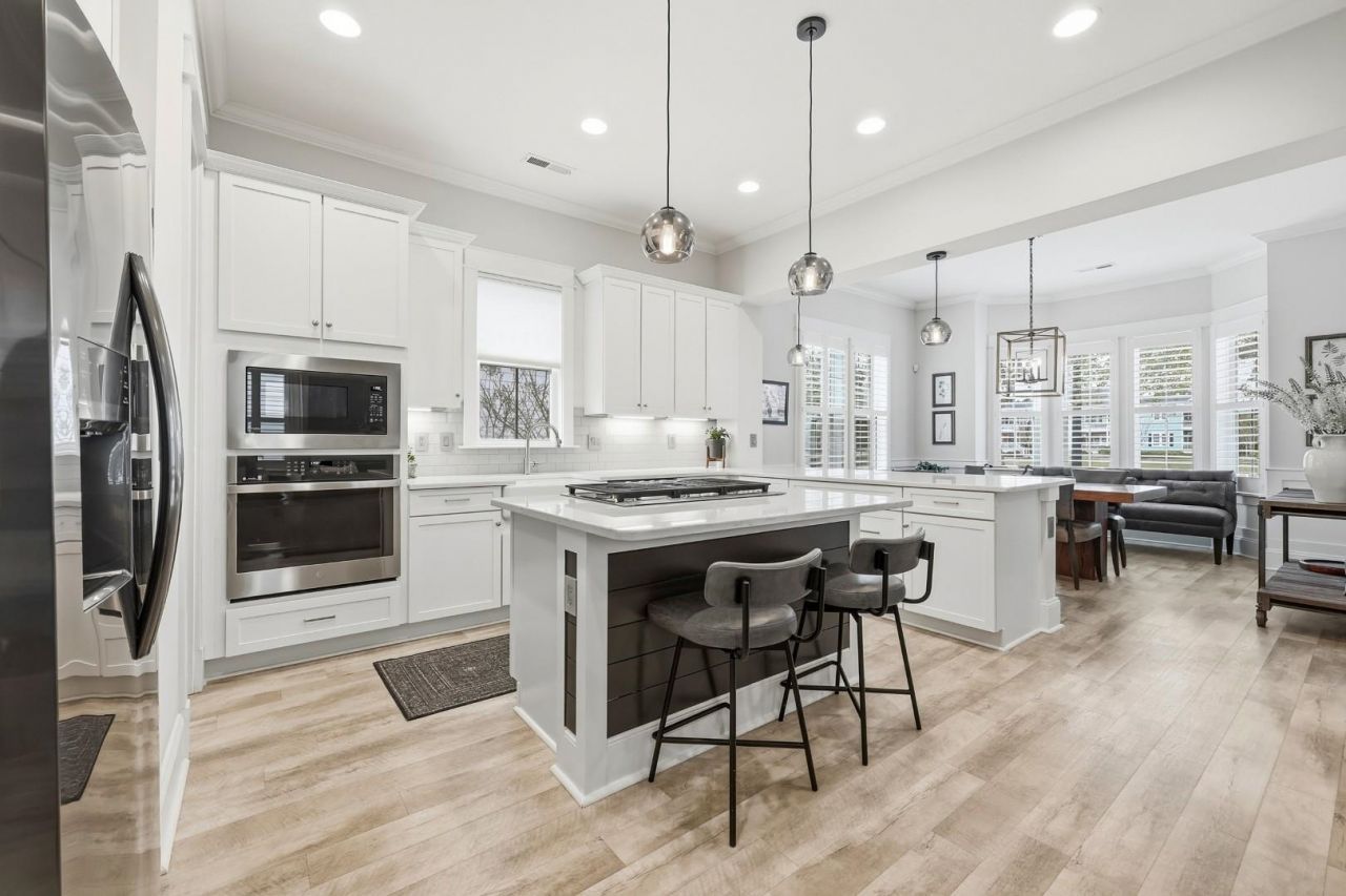 866 Farrow Pkwy. Photo 9