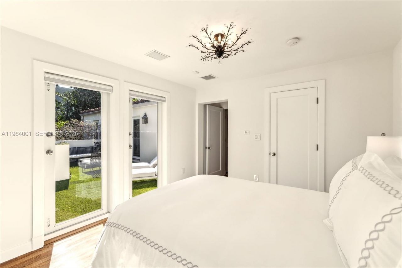 5711 N Bay Rd, Miami Beach, FL 33140 Photo