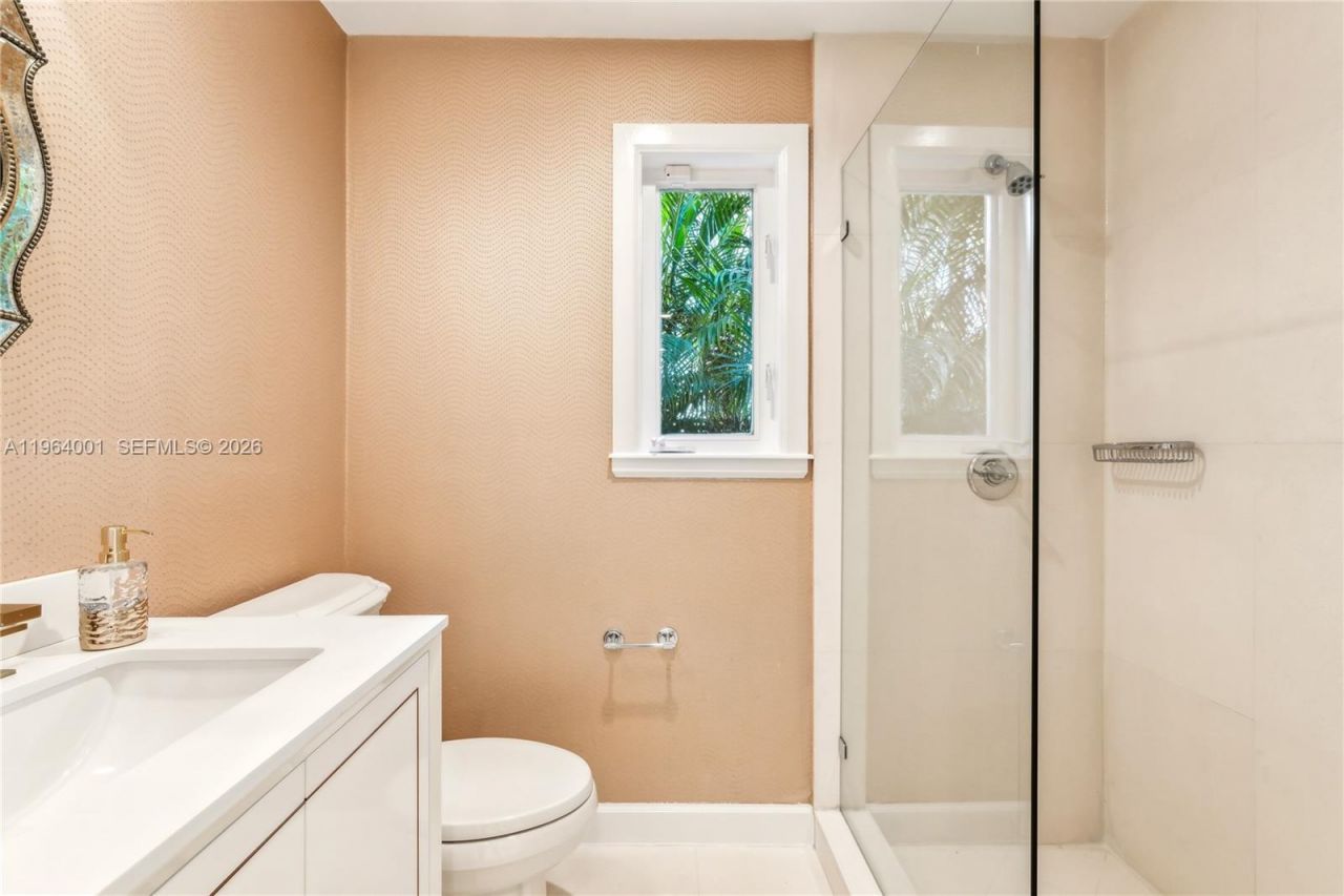 5711 N Bay Rd, Miami Beach, FL 33140 Photo