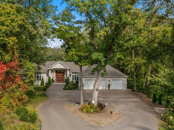 925 Cliff Road, Eagan, MN 55123