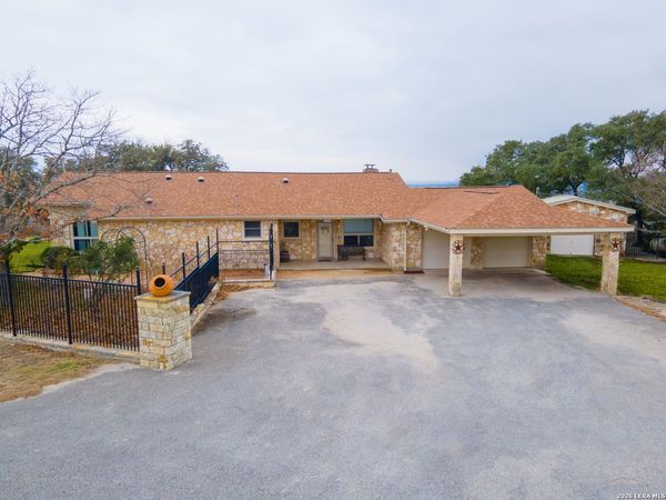 1130 Crossbow, Canyon Lake, TX 78133