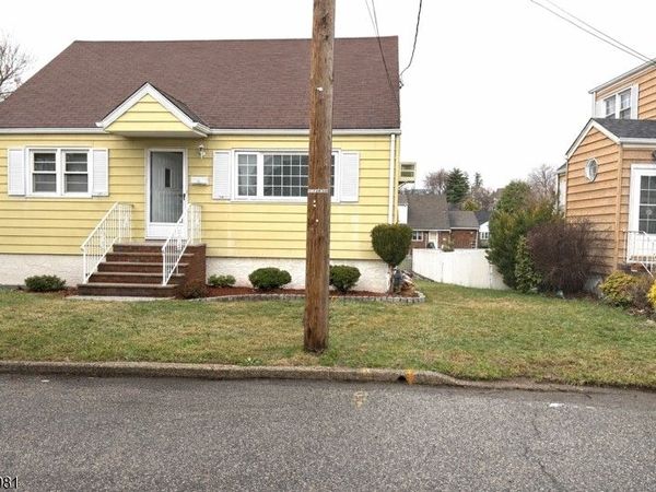 734 Louise Ct, Lyndhurst, NJ 07071