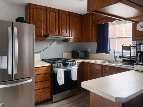 296 Esplanade Unit 27, Hackensack, NJ 07601