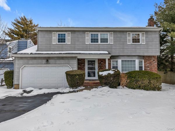 2538 Bradley Court, Merrick, NY 11566