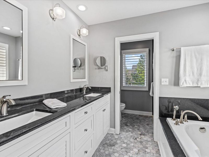 962 Augusta Glen Drive, Columbus, OH 43235 Photo 18