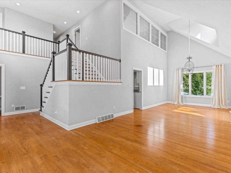 962 Augusta Glen Drive, Columbus, OH 43235 Photo 3