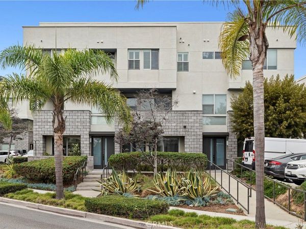 1683 Superior, Costa Mesa, CA 92627