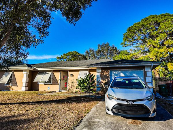 410 SW Kentwood Road, Port Saint Lucie, FL 34953