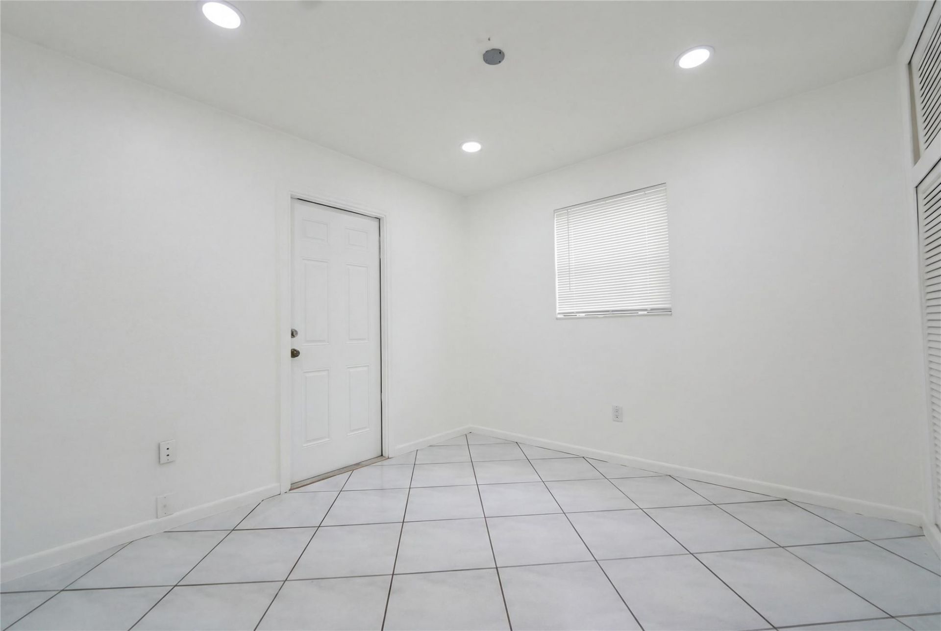 2064 E Carol Circle, West Palm Beach, FL 33415 Photo