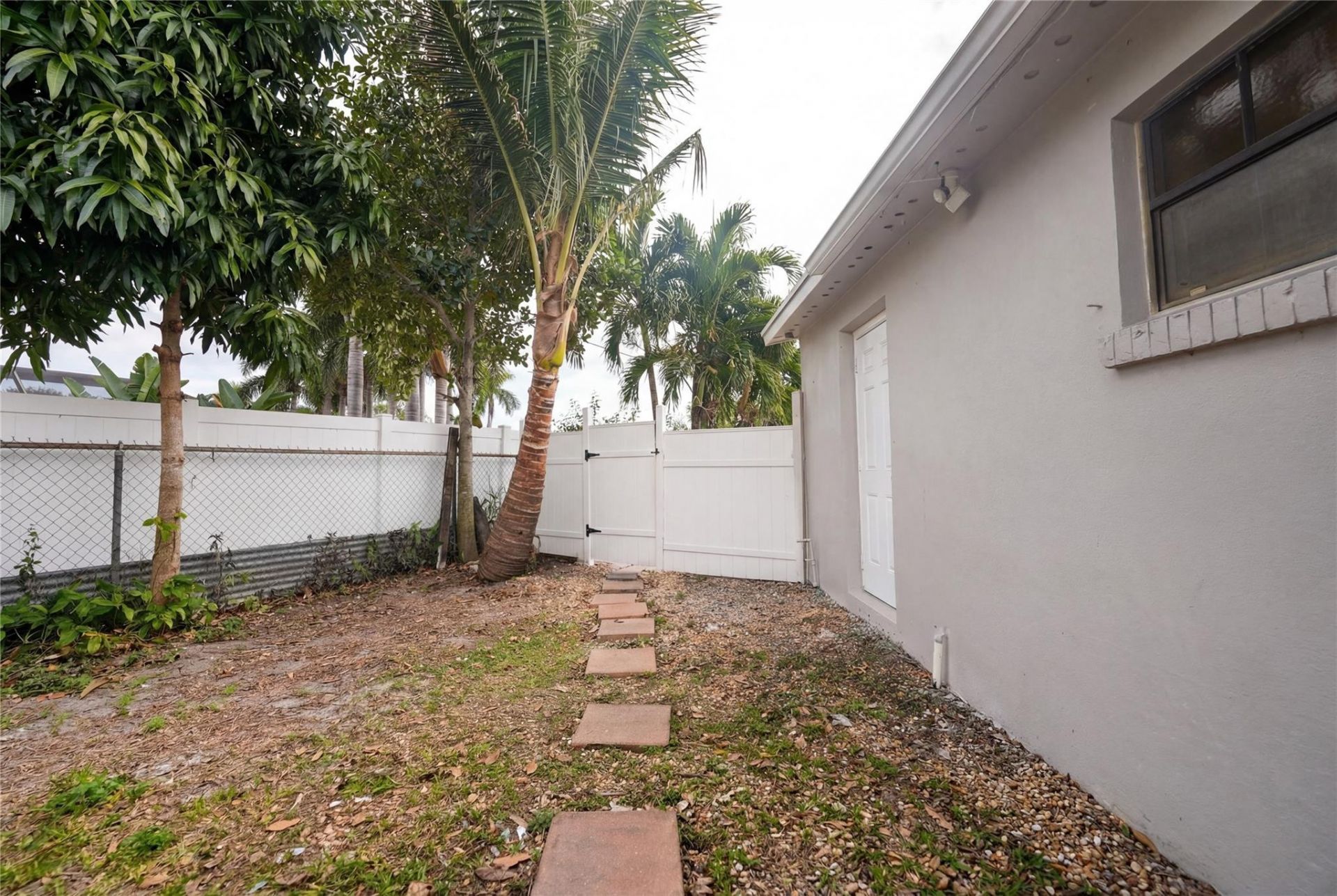 2064 E Carol Circle, West Palm Beach, FL 33415 Photo
