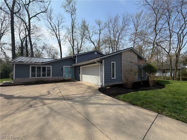 32847 Redwood Boulevard, Avon Lake, OH 44012