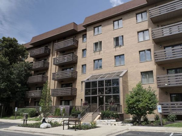 1910 Chestnut Avenue, Unit C104, Glenview, IL 60025