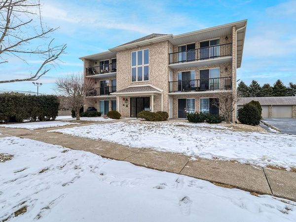 12755 Saint Andrews Court, Unit 302, Lemont, IL 60439