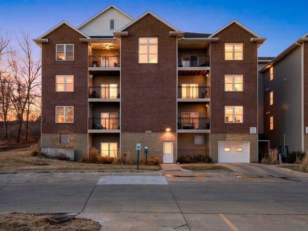 1092 Walnut Ave, Unit 301, Riverside, IA 52327