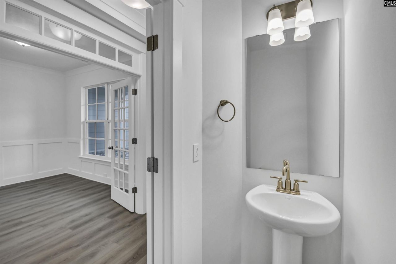 502 Adelaide Court Photo 10