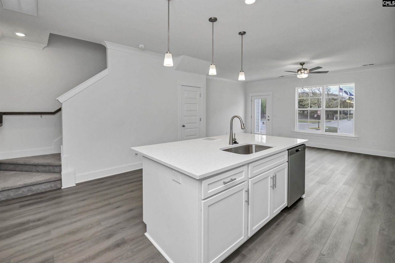 502 Adelaide Court Photo 13