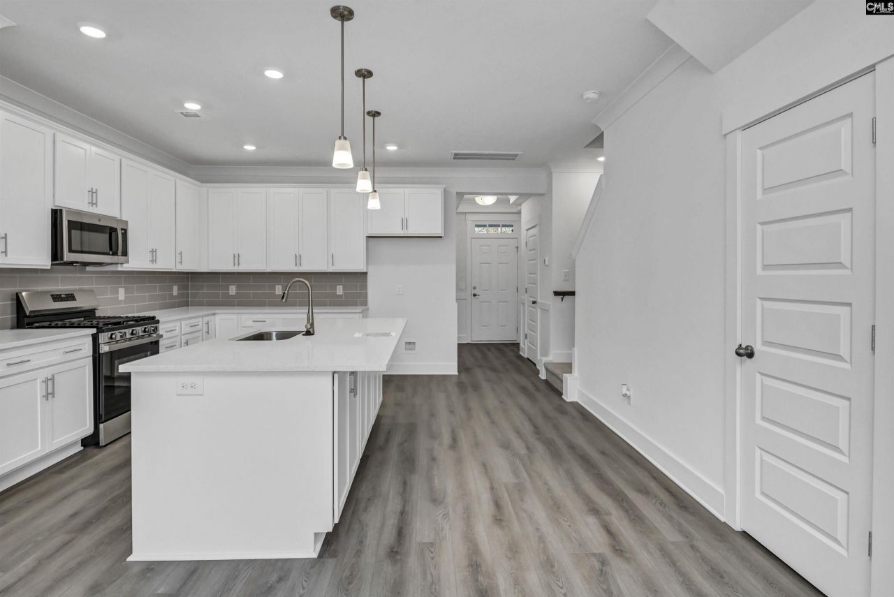 502 Adelaide Court Photo 17