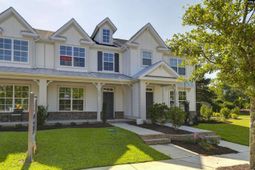 502 Adelaide Court photo 4