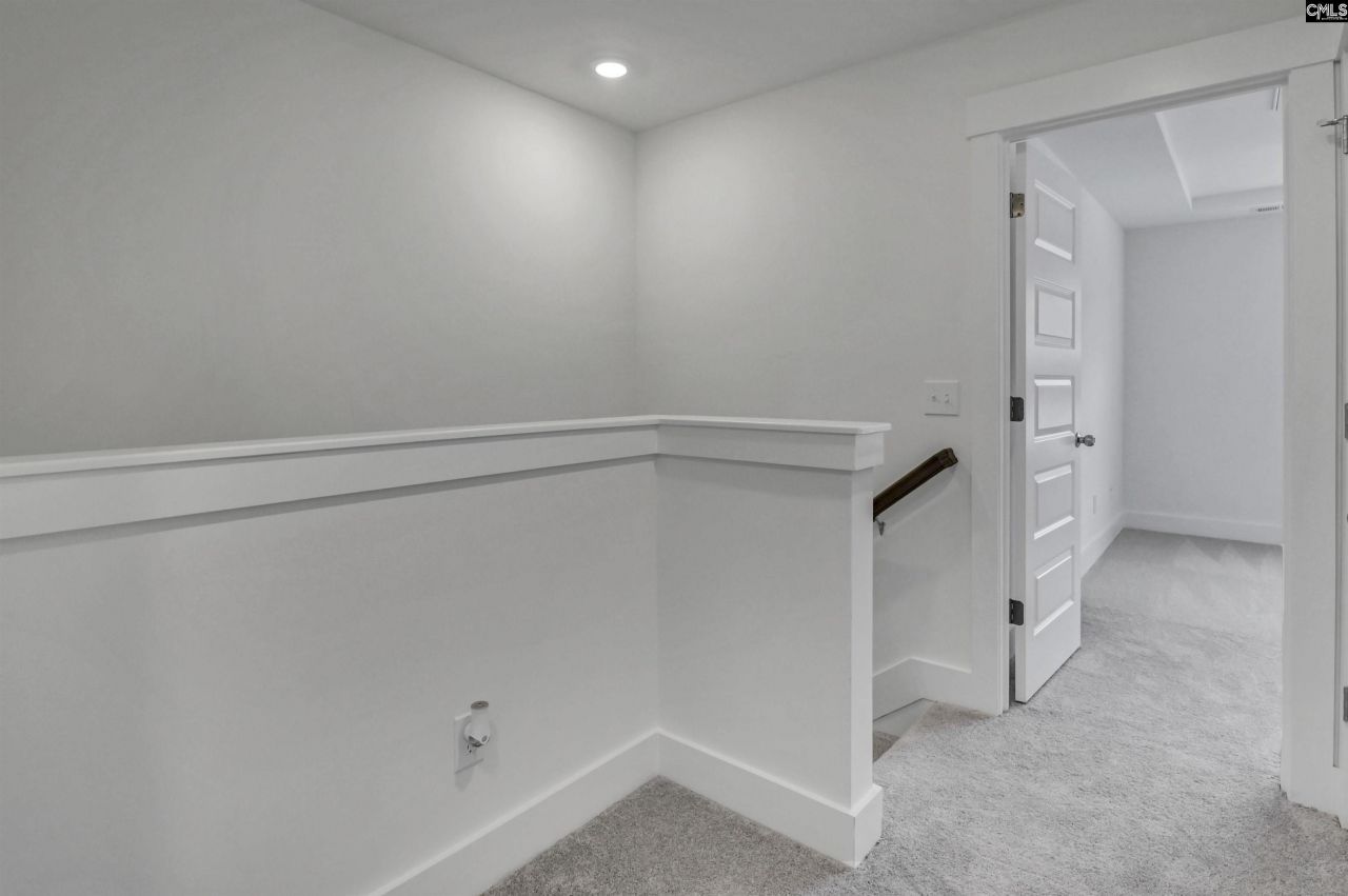 502 Adelaide Court Photo 28