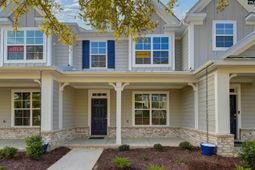 502 Adelaide Court photo 4