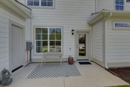 502 Adelaide Court photo 4