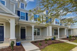502 Adelaide Court photo 4