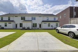 502 Adelaide Court photo 4