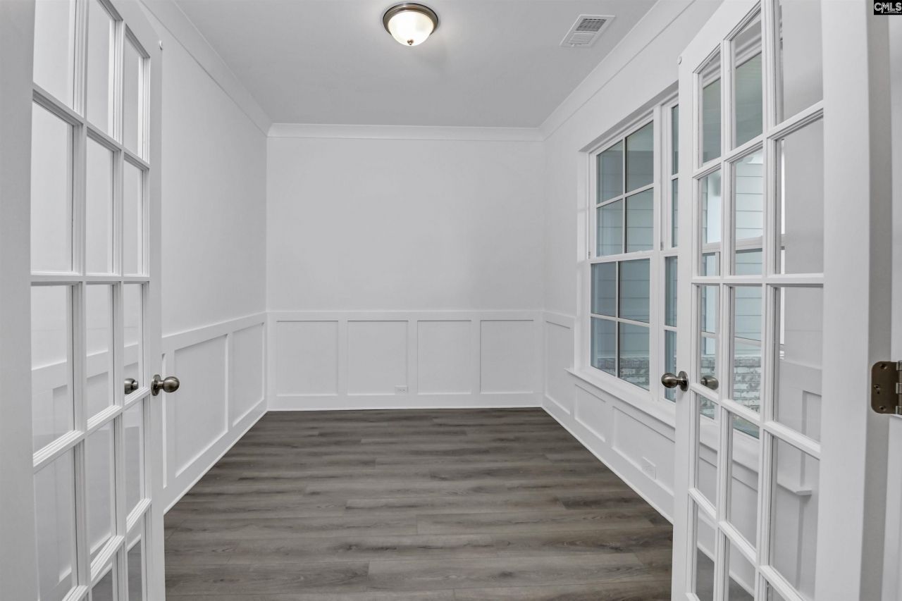 502 Adelaide Court Photo 8