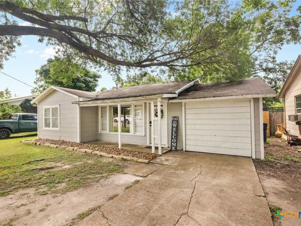 509 W Bois D Arc, Edna, TX 77957