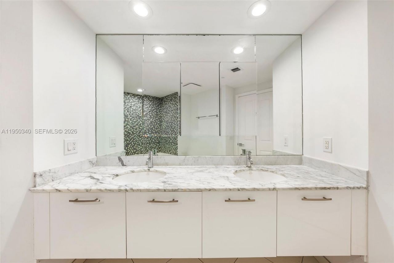 500 Brickell Ave, Unit 2901, Miami, FL 33131 Photo