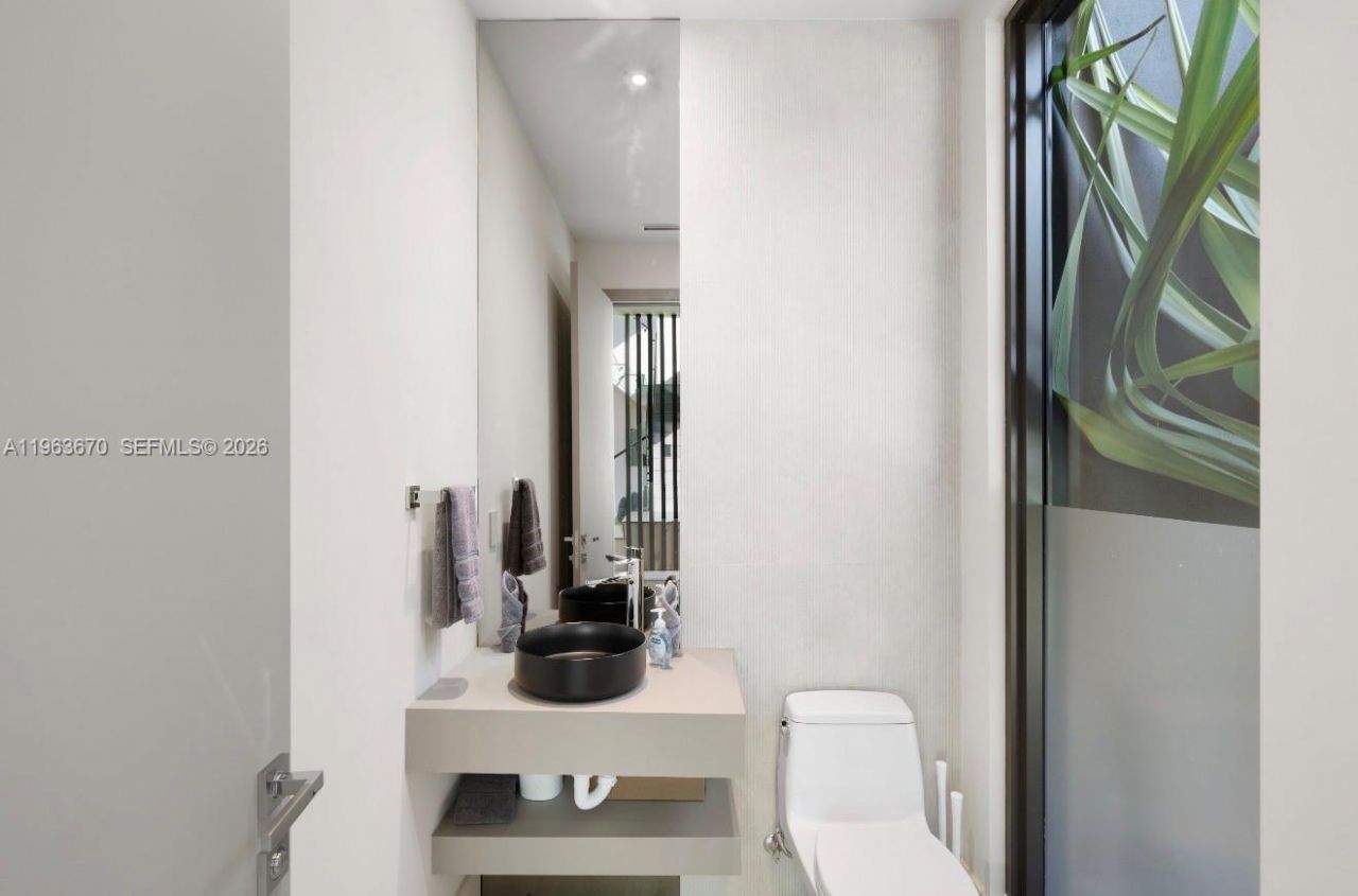 19701 NE 21st Ct, Miami, FL 33179 Photo