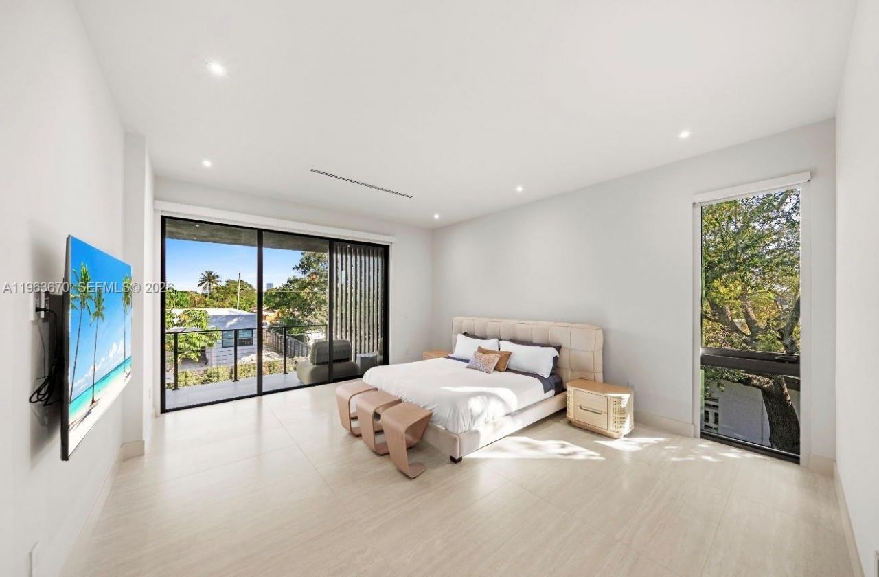 19701 NE 21st Ct, Miami, FL 33179 Photo