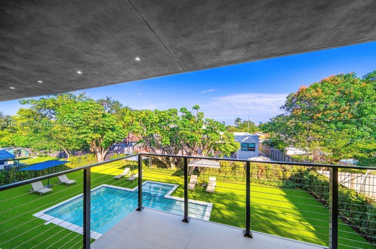 19701 NE 21st Ct, Miami, FL 33179 Photo