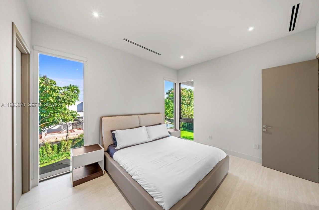 19701 NE 21st Ct, Miami, FL 33179 Photo