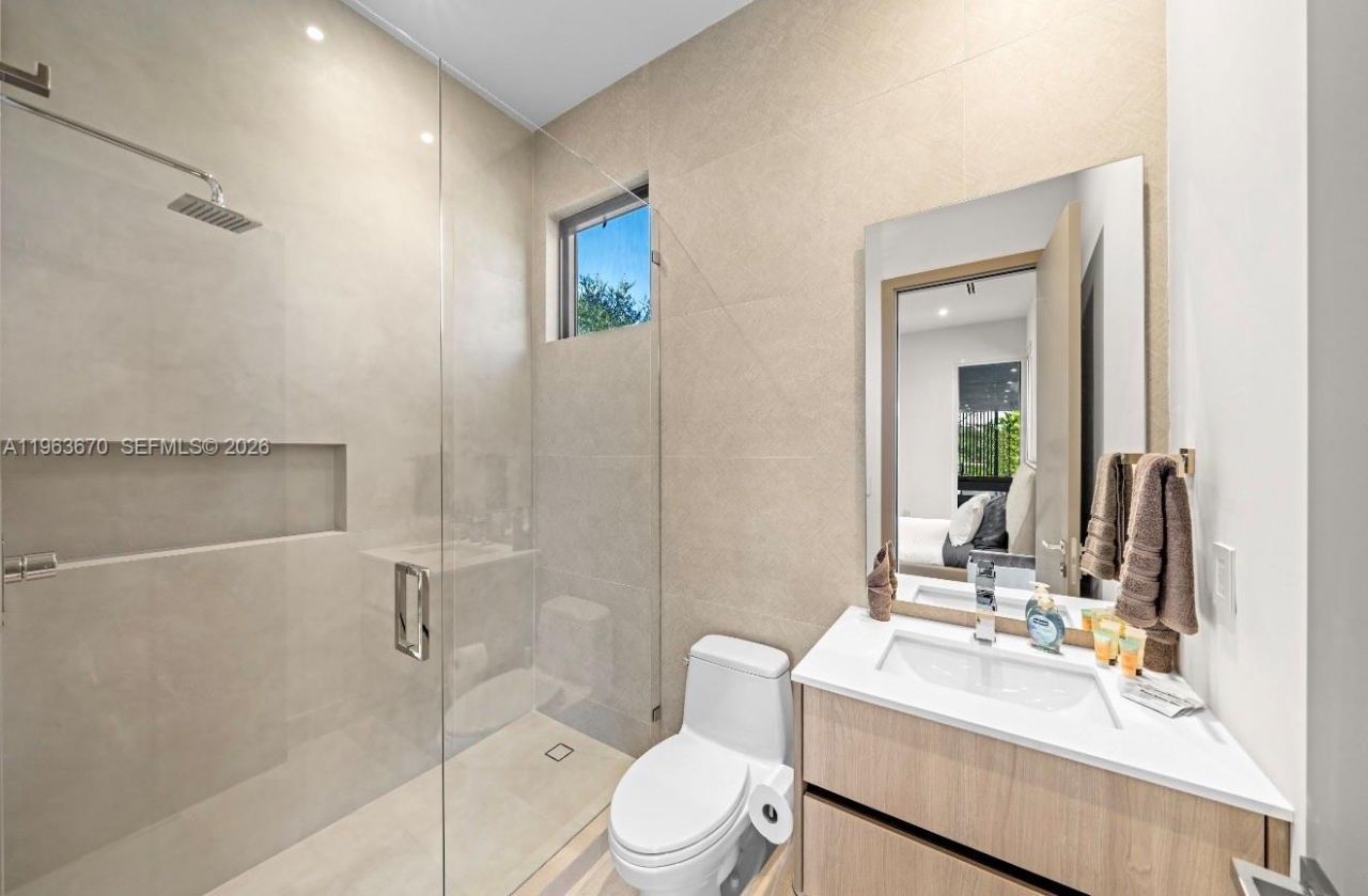 19701 NE 21st Ct, Miami, FL 33179 Photo