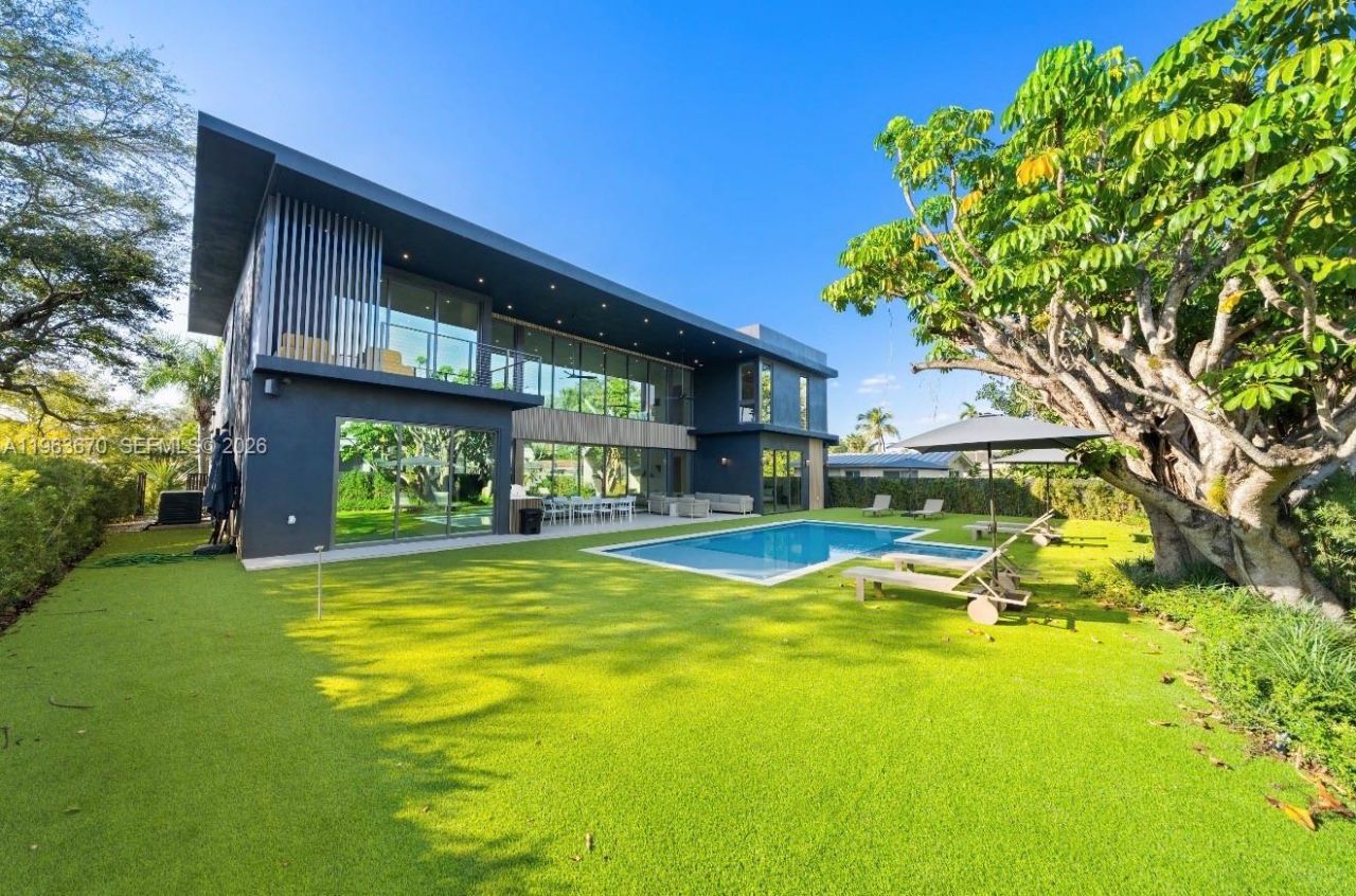 19701 NE 21st Ct, Miami, FL 33179 Photo